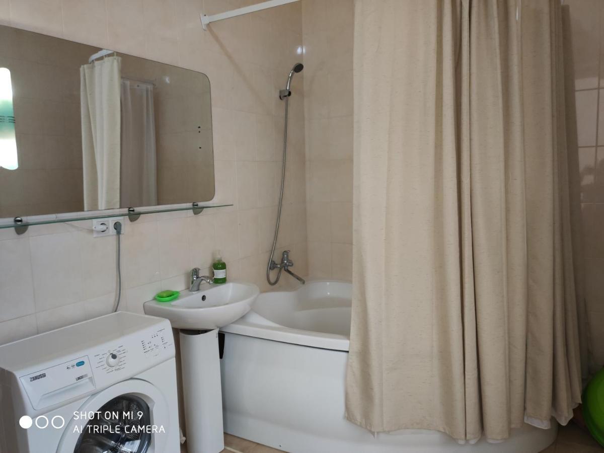 Apartments "Domovik" Івана Парканія 2А Кв 19 Mukachevo Exterior foto